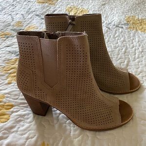 TOMS Beige Peep Toe Booties Size 6.5